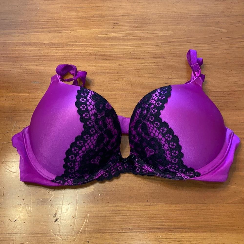 VS MIRACULOUS PLUNGE BRA Women 34B purple black
Nylon elastane lace push up